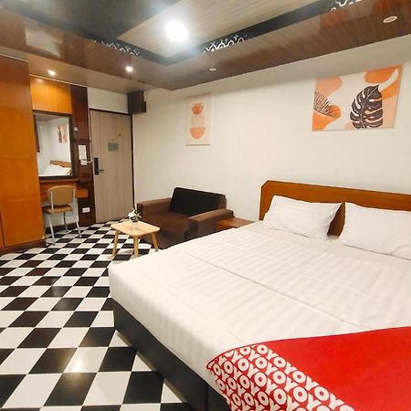 Oyo 75446 Travis Inthamara 49 Hotel Bangkok Kültér fotó