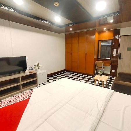 Oyo 75446 Travis Inthamara 49 Hotel Bangkok Kültér fotó