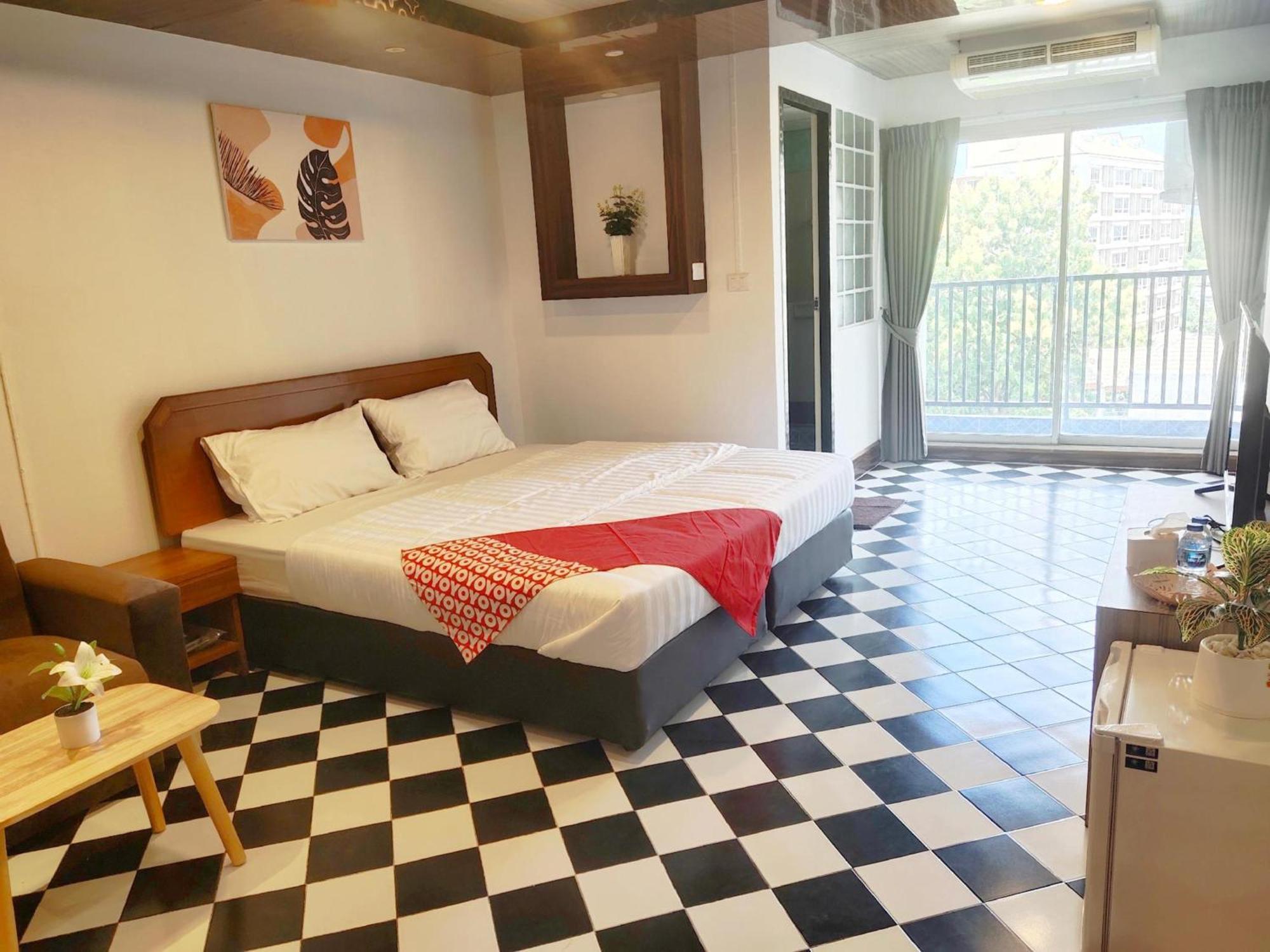 Oyo 75446 Travis Inthamara 49 Hotel Bangkok Kültér fotó