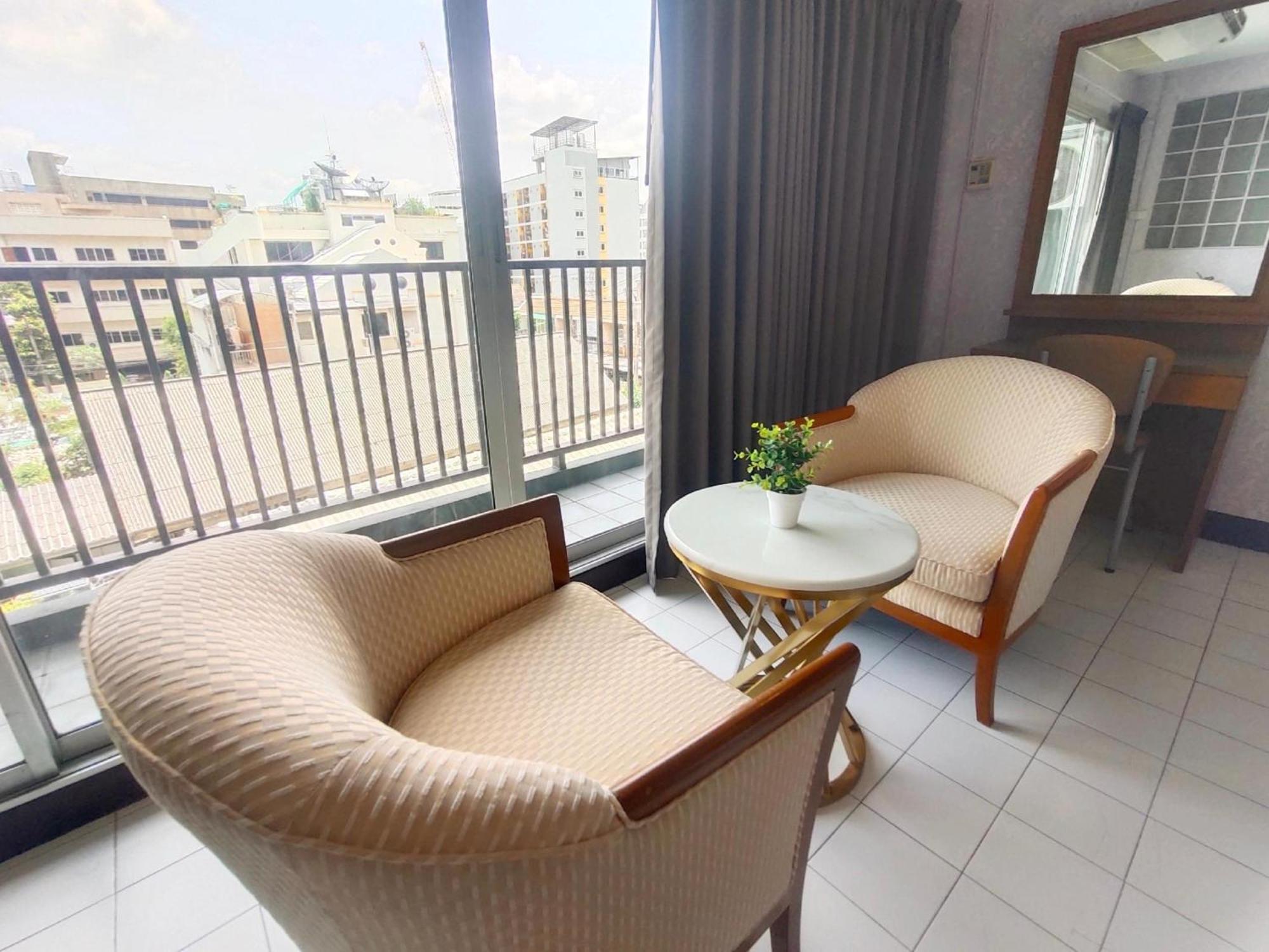 Oyo 75446 Travis Inthamara 49 Hotel Bangkok Kültér fotó