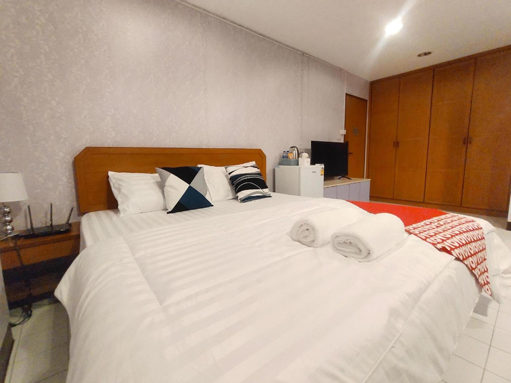 Oyo 75446 Travis Inthamara 49 Hotel Bangkok Kültér fotó