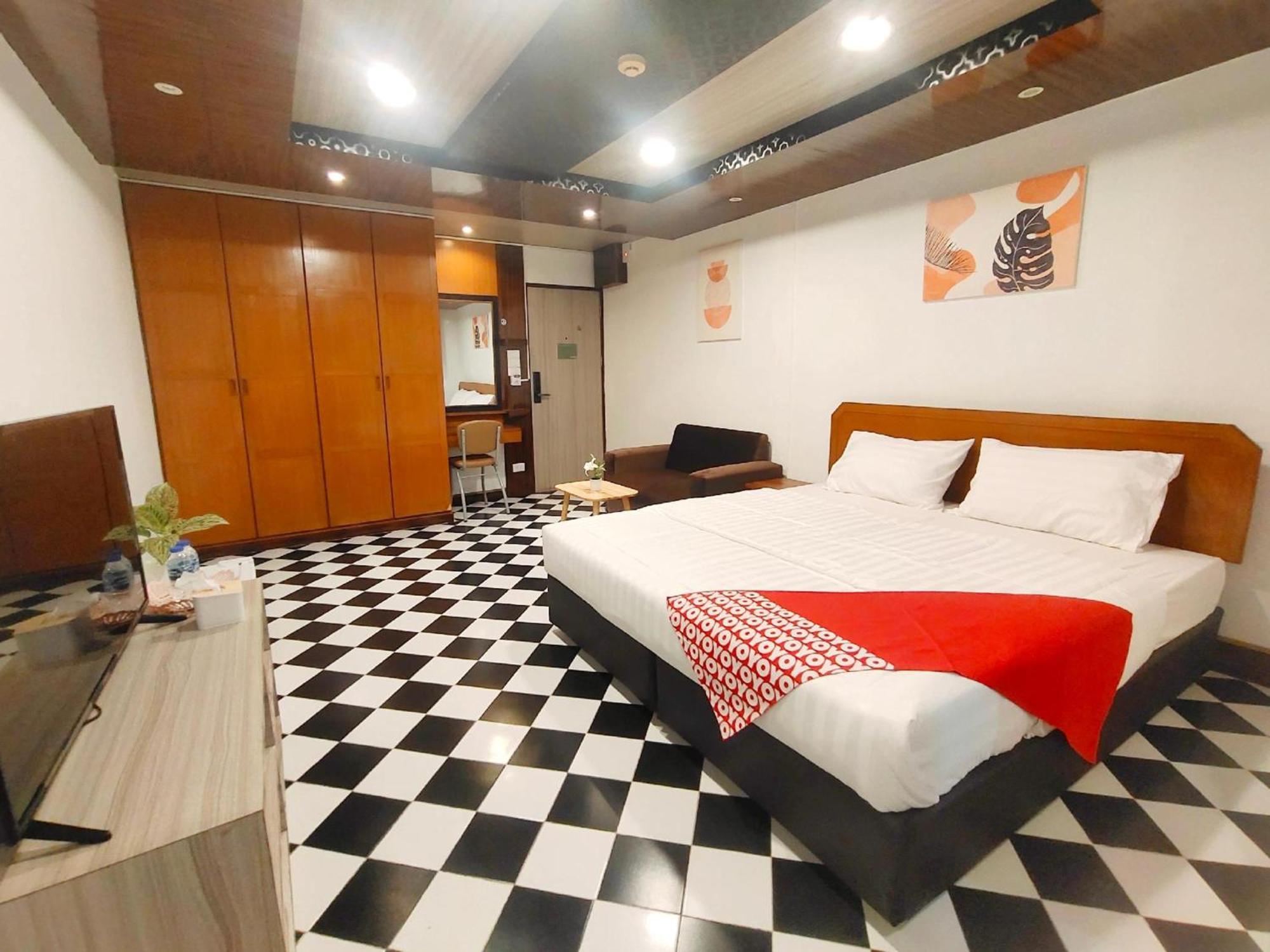 Oyo 75446 Travis Inthamara 49 Hotel Bangkok Kültér fotó