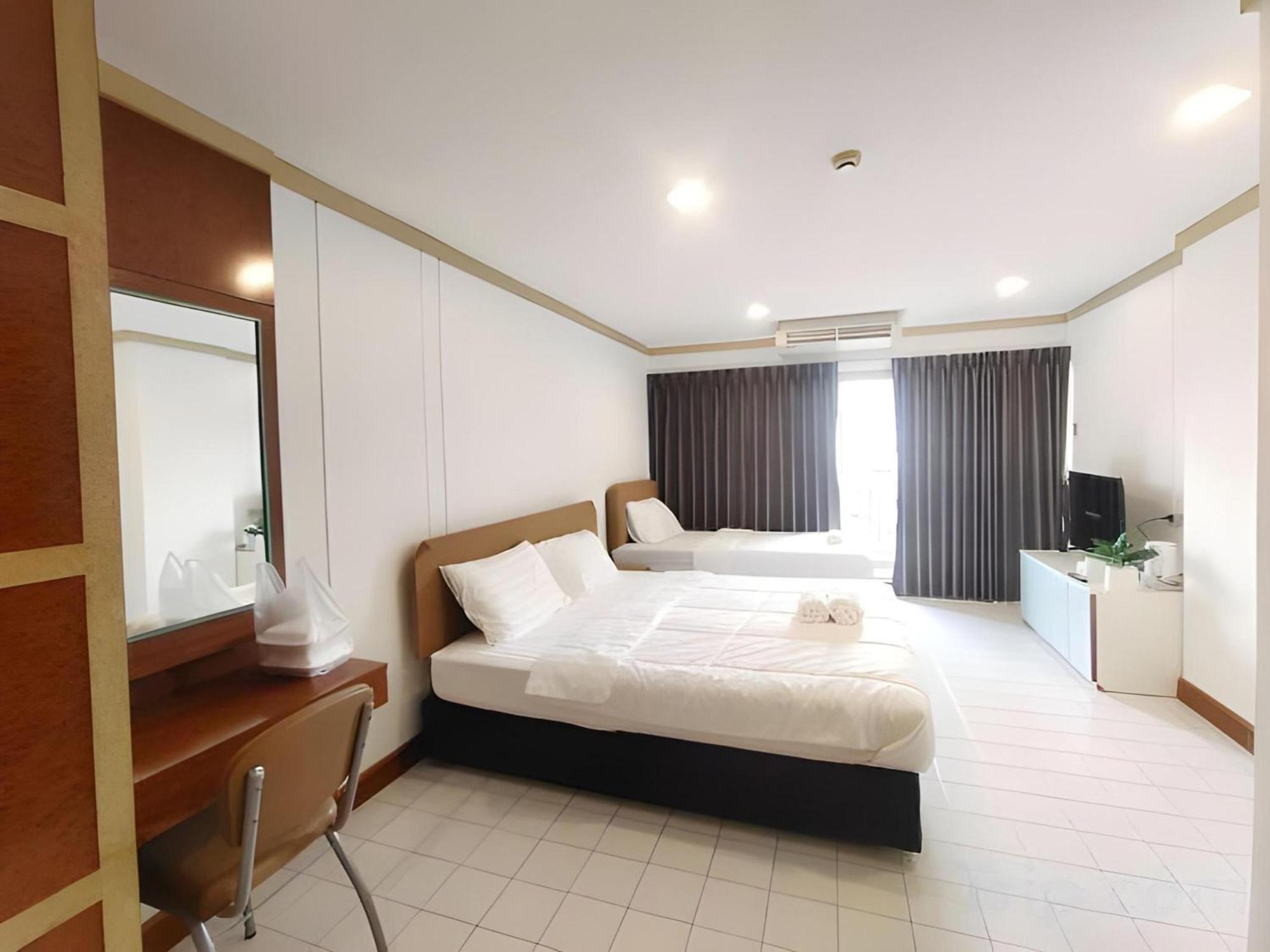 Oyo 75446 Travis Inthamara 49 Hotel Bangkok Kültér fotó