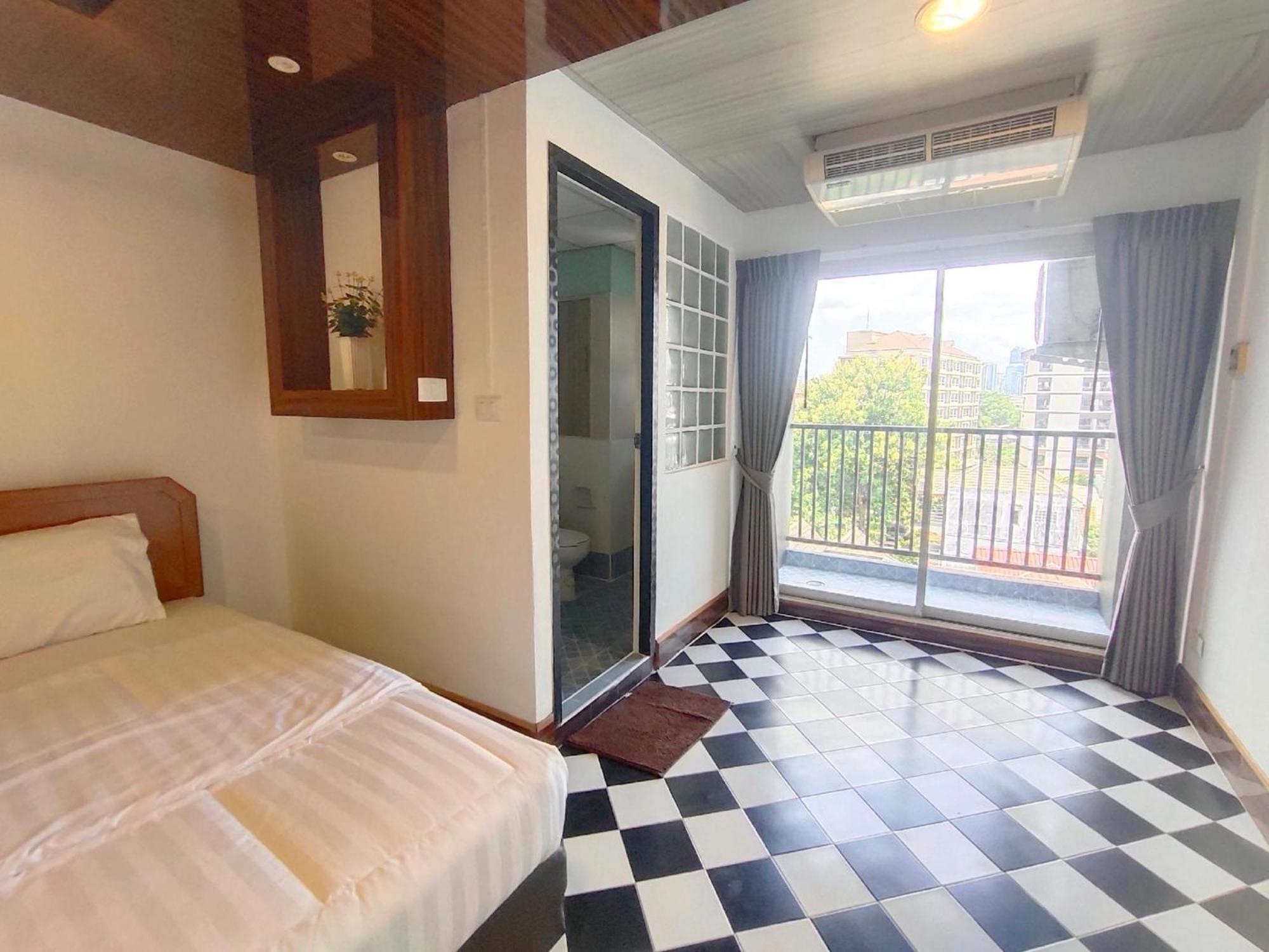 Oyo 75446 Travis Inthamara 49 Hotel Bangkok Kültér fotó