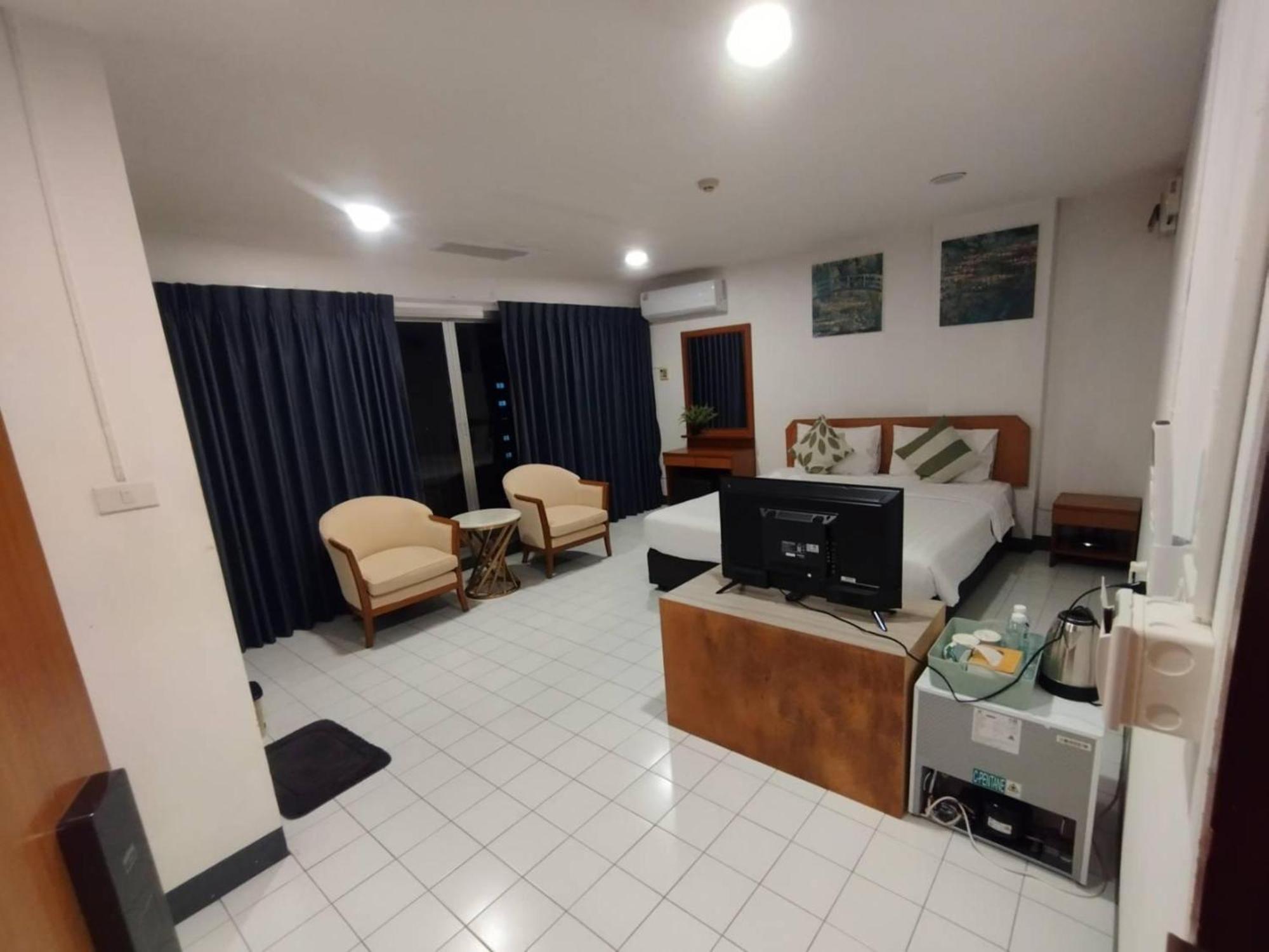 Oyo 75446 Travis Inthamara 49 Hotel Bangkok Kültér fotó