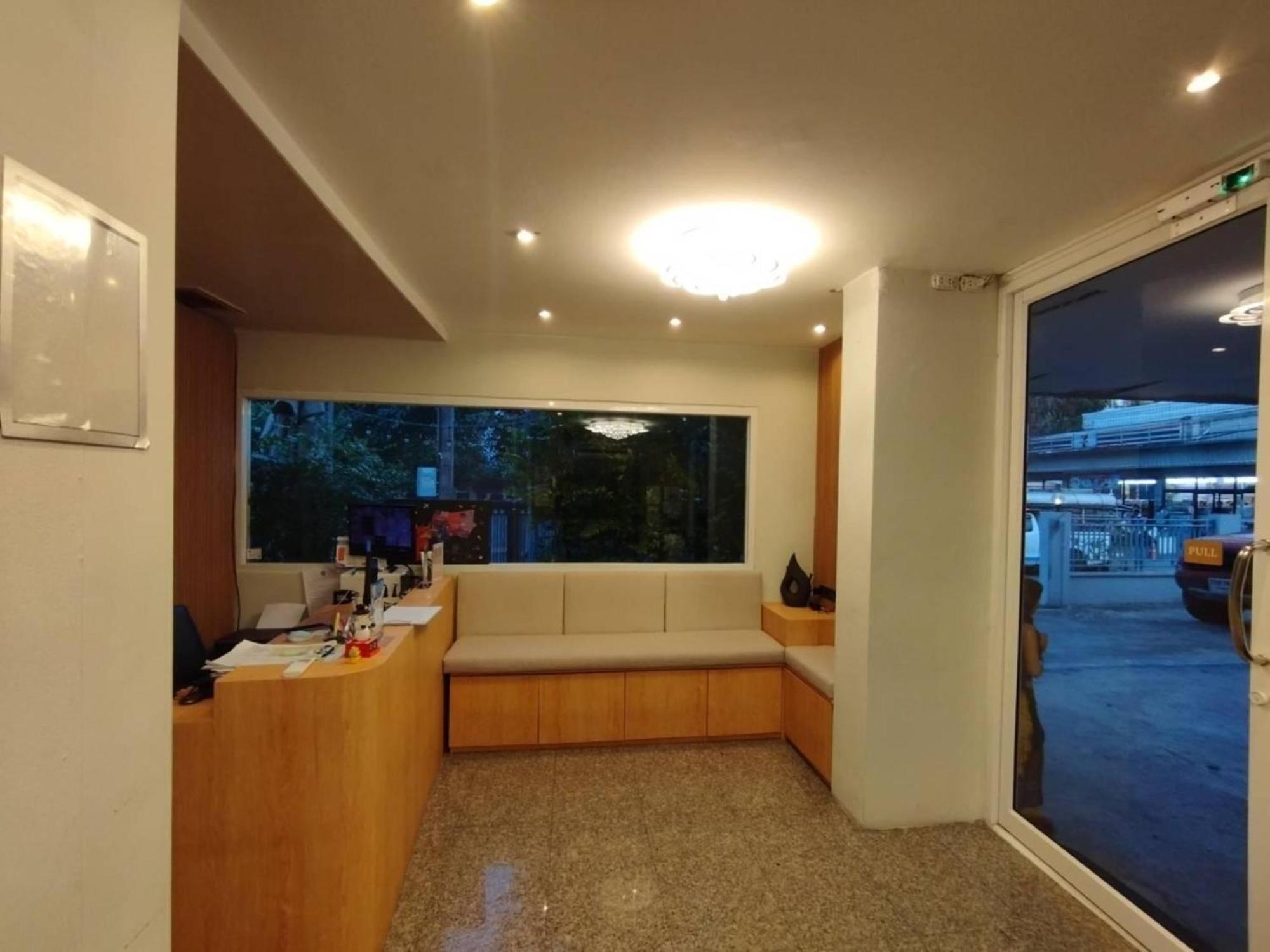 Oyo 75446 Travis Inthamara 49 Hotel Bangkok Kültér fotó