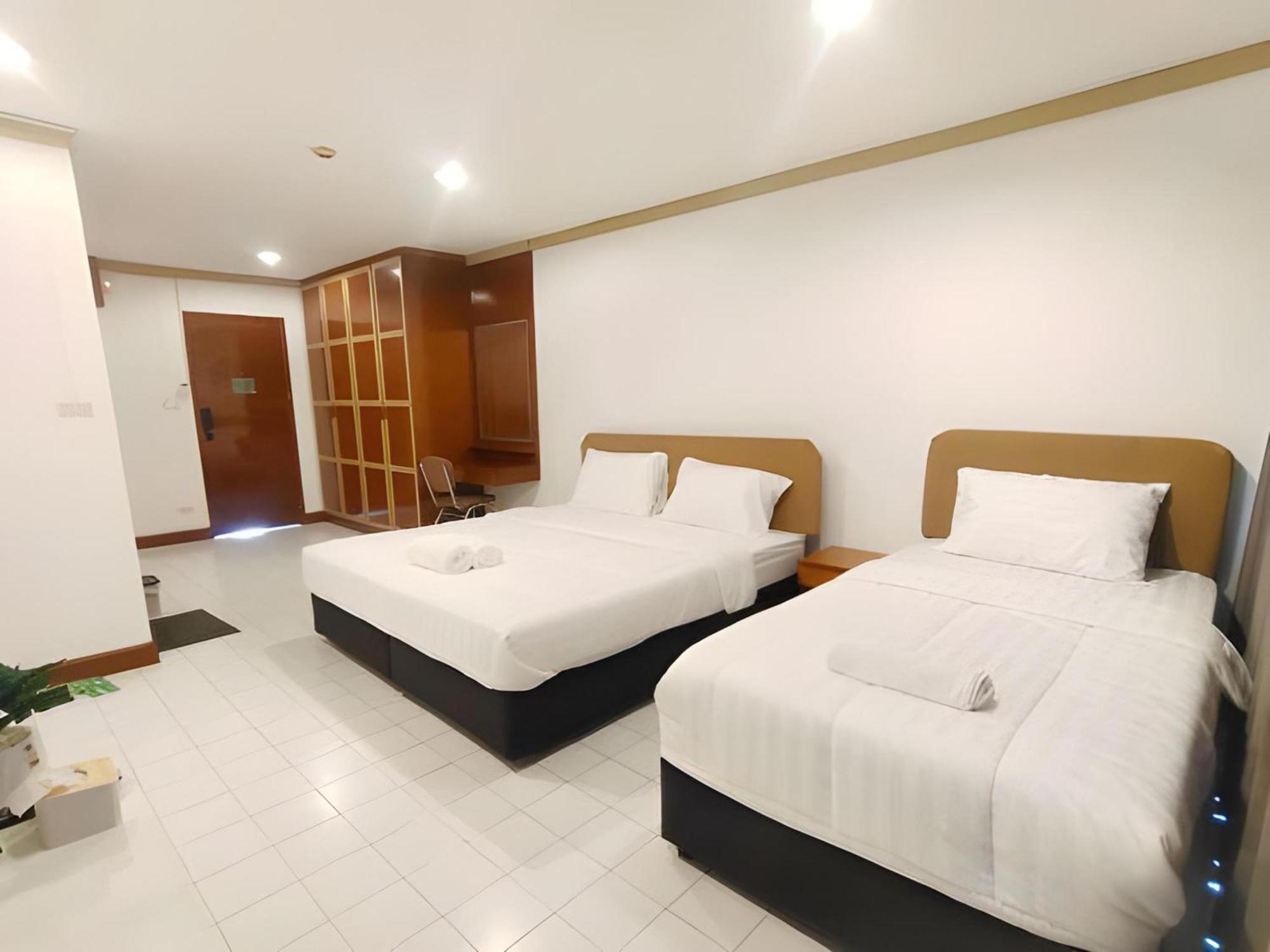 Oyo 75446 Travis Inthamara 49 Hotel Bangkok Kültér fotó